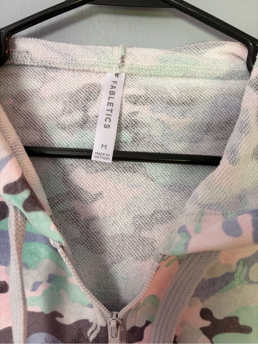 Fabletics Camo Print Athletic Camo Print Athletic Hoodie Sweatshirt Medium - Picture 2 of 10